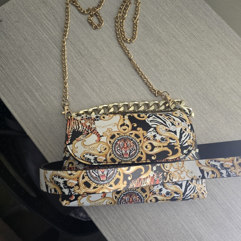 Elegant Black and Gold Chain Shoulder Bag